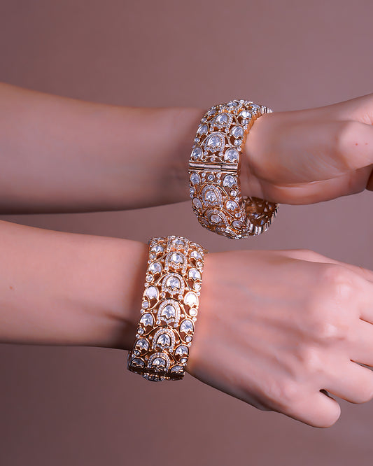 Traveler`s Treasure Bangle (Single Pc)